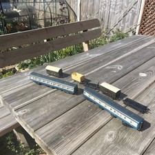 2 Hornby R921 carriage. In