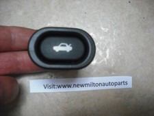 SAAB 900 93 9-3 95 9-5 BOOT TAILGATE TRUNK RELEASE SWITCH  1994-2002  4733457