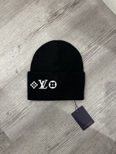 Louis Vuitton Wool LV headline