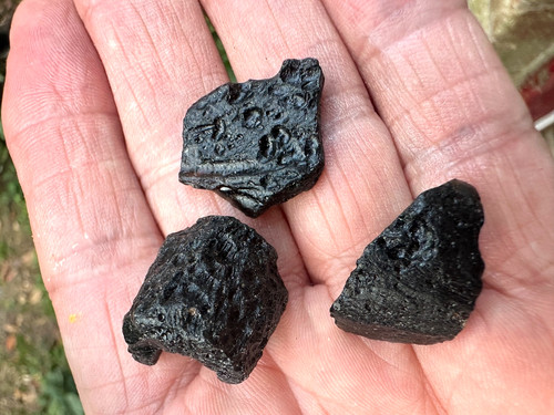 Tektite meteorite rough - 3,