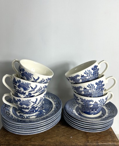 Blue willow tea cup trios - 6,