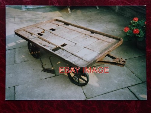 Photo small flatbed trolley - ,