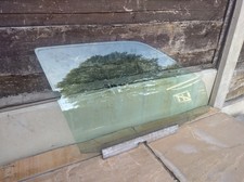 (AS) MERCEDES BENZ GENUINE W201 190E FRONT WINDOW DOOR GLASS RIGHT SIDE  OSF