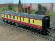Hornby R438 BR Brake 3rd Coach