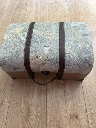 Vintage style wooden suitcase - vintage-style,