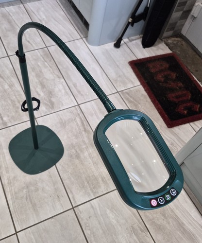 Magnifying craft lamp - magnifying,