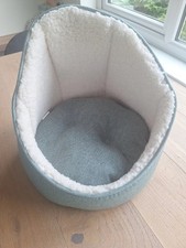 Small Cat / Kitten Bed - Pets at Home - Cream/White and Sea Green/Blue