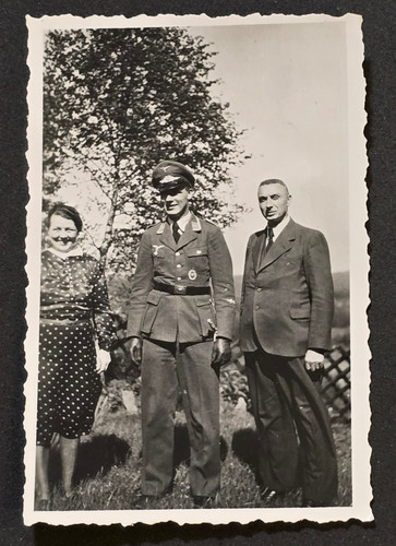 Wehrmacht soldier poses - poses, studio