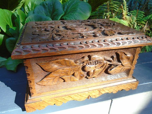 Oak ornate trinket box - , with
