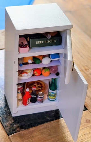 Miniature dolls house double - dolls,