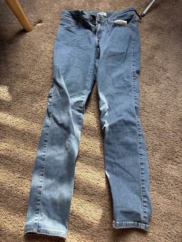 Wrangler jeans size waist - 28,