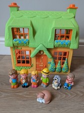 ELC Happyland Rose Cottage and Bus with Sounds and Figures
