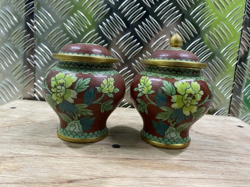 Pair asian oriental - of,