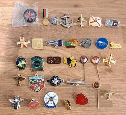 Joblot vintage pin badges - 32,