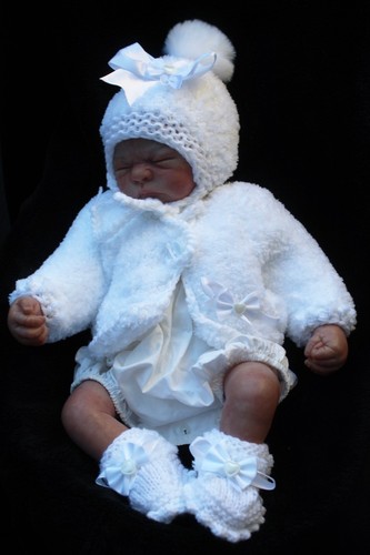 Lillbees hand knitted white - hand,