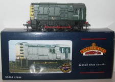 Bachmann OO 32-101 BR Green & Warning Stripes Class 08 Diesel Shunter D3729