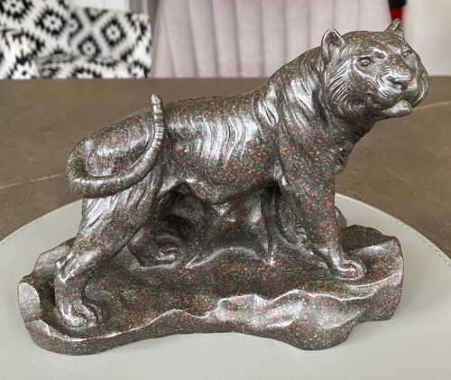 Heredities lion figure - ?,