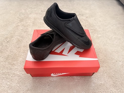 Nike football shoes astro turf - shoes,