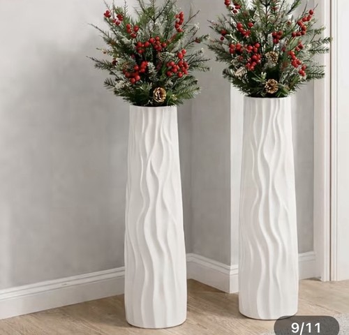 White vases set 2 - white, of