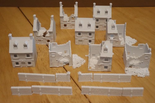 Houses damaged 10mm - damaged,,