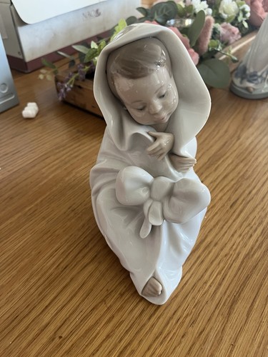 Nao lladro porcelain - by,