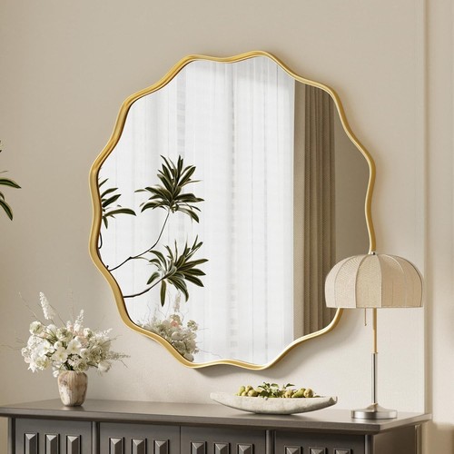 Gold scalloped circle - gold,
