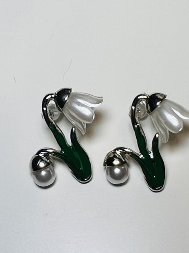 Ladies snowdrop earrings