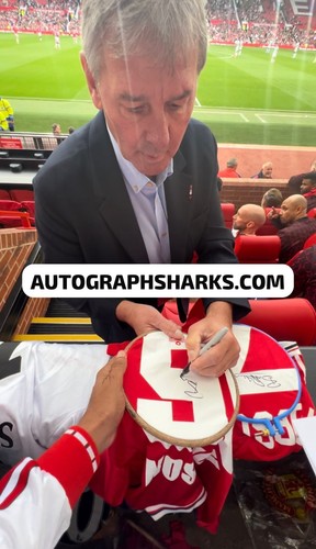 Signed bryan robson 1982 - robson,