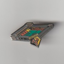 WATFORD F.C. Club Crested Ground Enamel Badge 