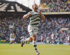 Shaun Maloney [Celtic] Signed 10x8 Colour Photo