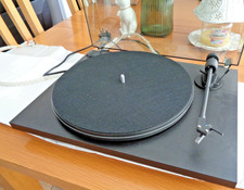 Pro-Ject Primary E Phono Plug & Play HI-FI Turntable *great condition*