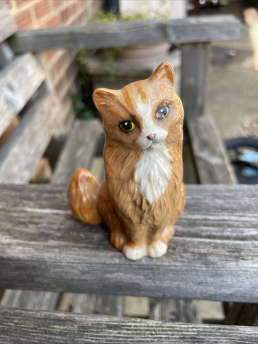 Royal doulton figurine seated - doulton,