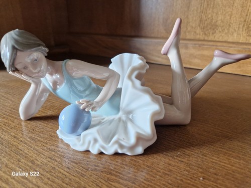 Nao ballerina with ball - nao, ball"