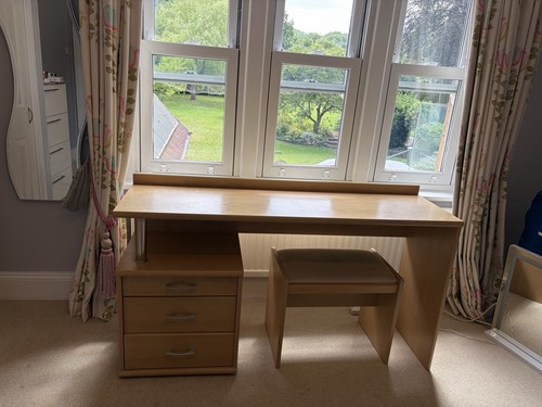 Wooden dressing table with - dressing,