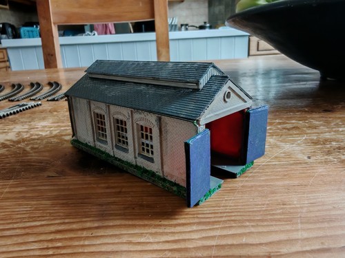 Gauge engine shed windows - n, &