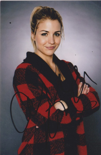 Gemma atkinson hand - atkinson,