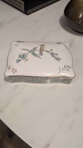 Wedgwood humming birds bone - "humming, birds"