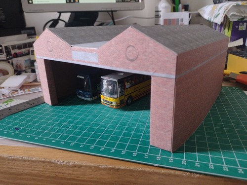 Scale bus garage - oo,