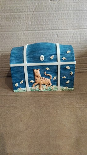 Border fine arts tigger chest - border,