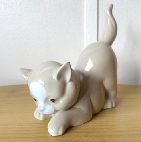 Miquel requena cat figurine - cat,