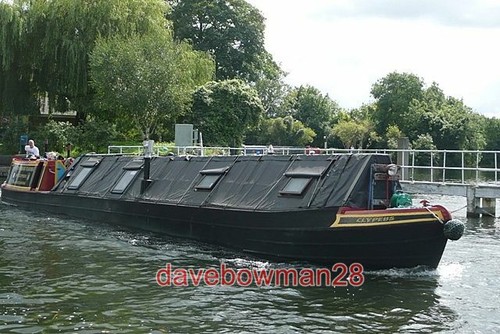 Photo narrowboat leaving - photo,