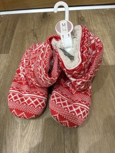Red and white snowflake - and,