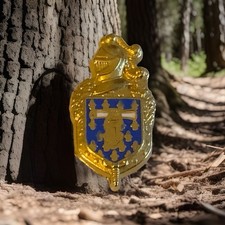 Vintage Knights Gold Coloured Helmet On Gold Tone Shield Enamel Badge. P13 104