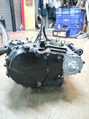 Kawasaki gpz 500 engine bottom - kawasaki,