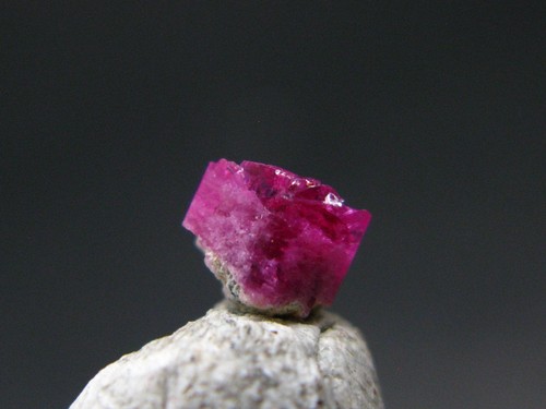 Nice rare gem bixbite red - rare,