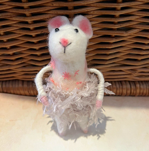 Felt ballerina mouse hanging