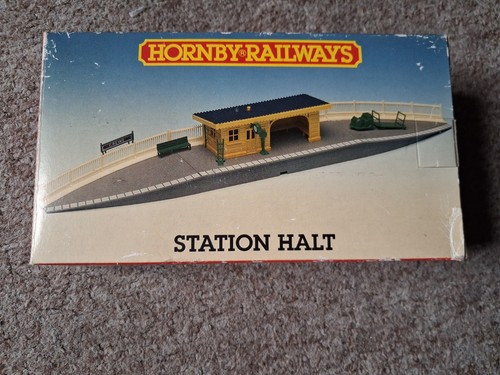 Hornby r590 station - hornby,