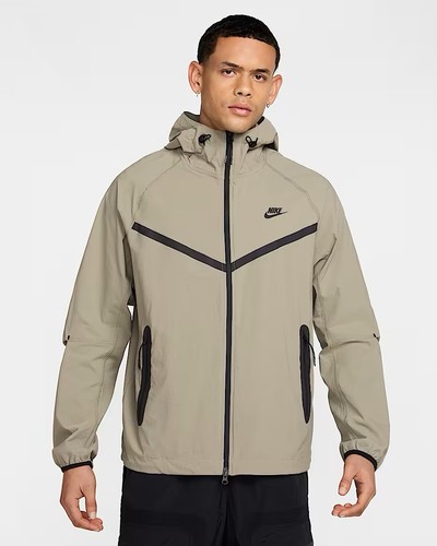 Size medium nike men - size, tech