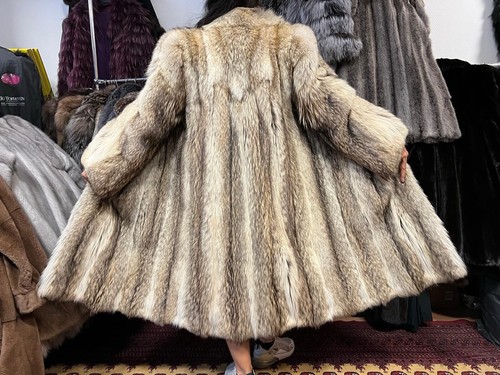 Canadian coyote fur coat - fur, real