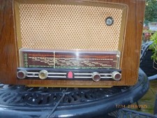 Phillips vintage valve radio  woring good volume 3 wavebands , magic eye bright.